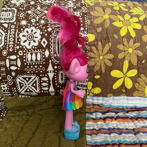 DreamWorks Trolls World Tour Fashion Celebration Poppy Doll - Picture 3 of 5